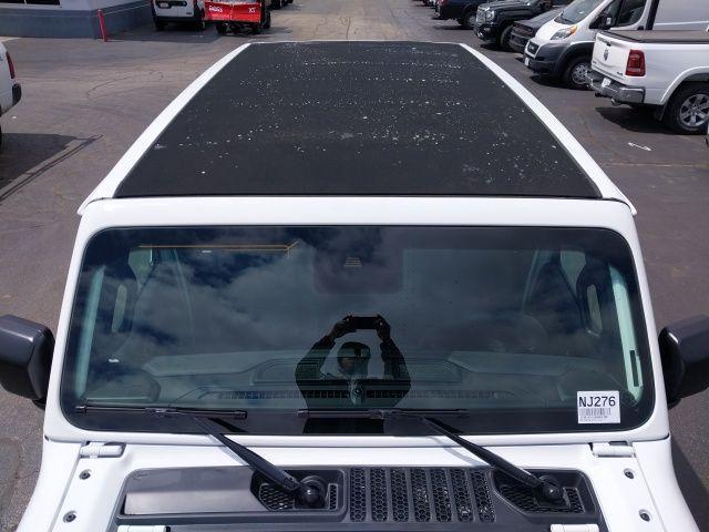 Photo of 2025 Bright White Clearcoat Jeep Wrangler