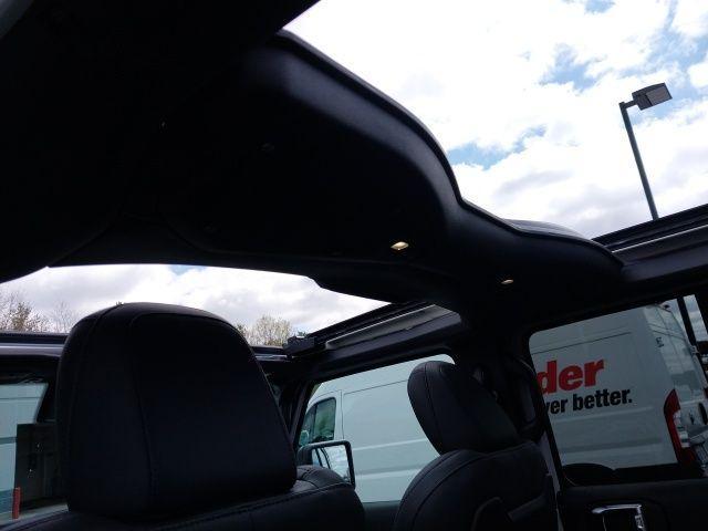 Photo of 2025 Bright White Clearcoat Jeep Wrangler
