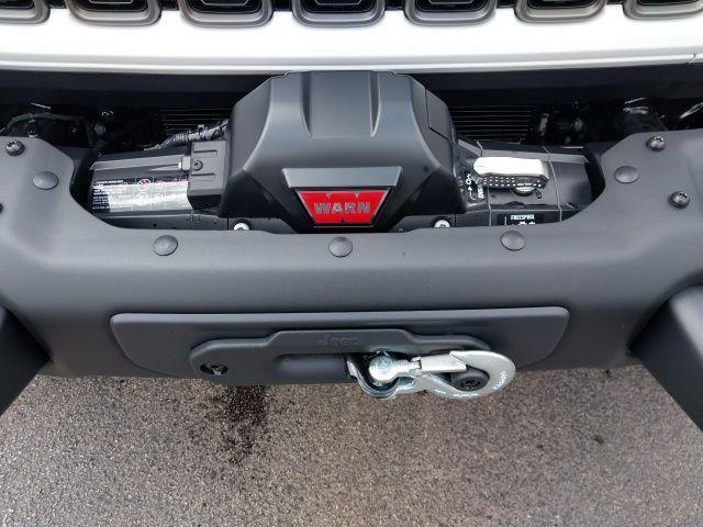 Photo of 2025 Bright White Clearcoat Jeep Wrangler