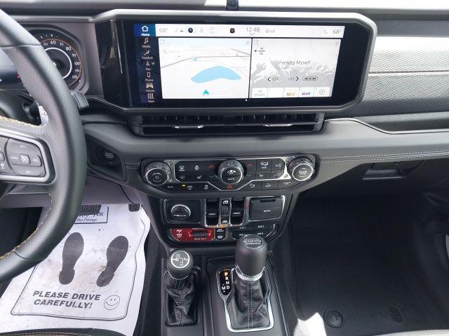 Photo of 2025 Bright White Clearcoat Jeep Wrangler