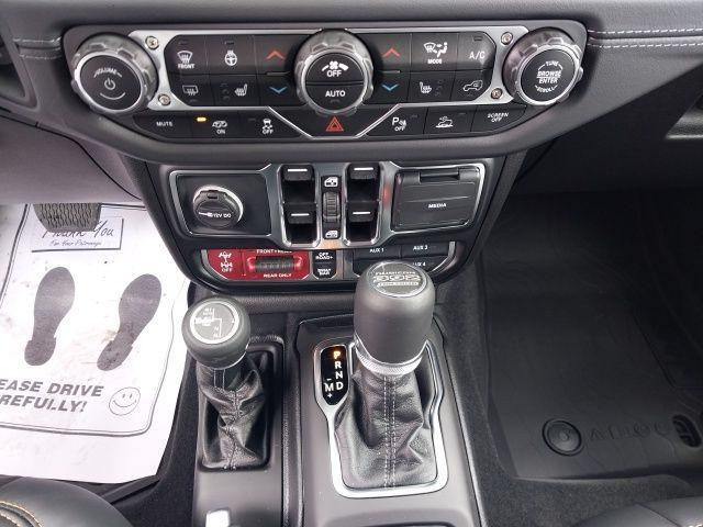 Photo of 2025 Bright White Clearcoat Jeep Wrangler