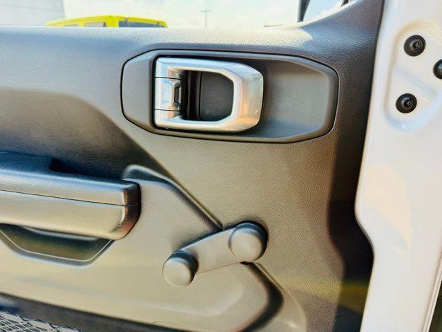 Photo of 2021 Bright White Clearcoat Jeep Wrangler