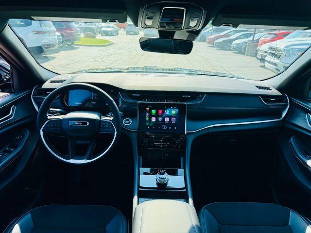 Photo of 2025 Metallic Jeep Grand Cherokee