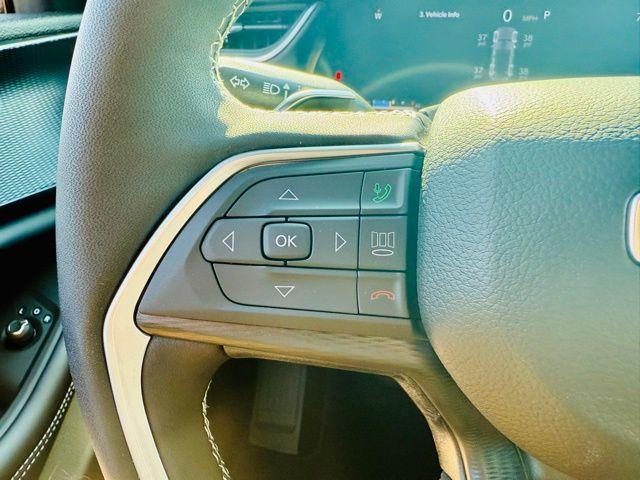 Photo of 2025 Metallic Jeep Grand Cherokee