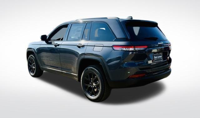 Photo of 2025 Metallic Jeep Grand Cherokee