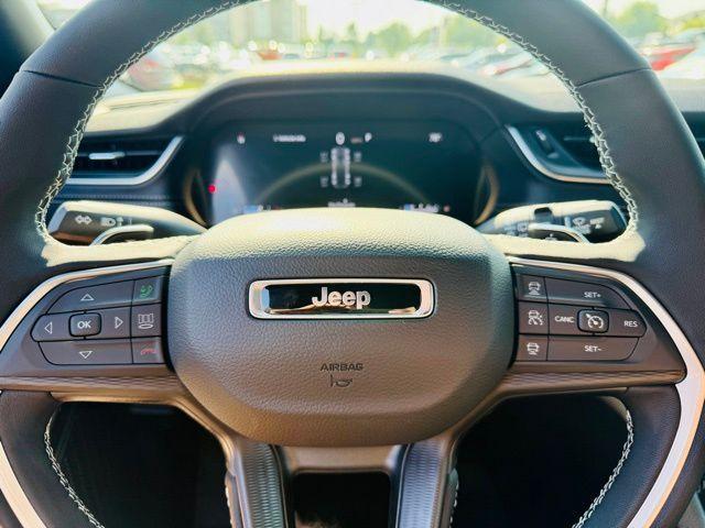 Photo of 2025 Metallic Jeep Grand Cherokee