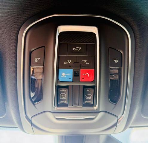 Photo of 2025 Metallic Jeep Grand Cherokee