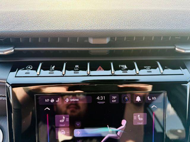 Photo of 2025 Metallic Jeep Grand Cherokee