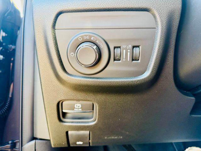 Photo of 2025 Metallic Jeep Grand Cherokee
