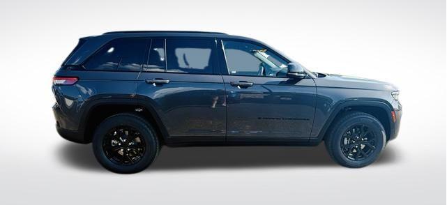 Photo of 2025 Metallic Jeep Grand Cherokee