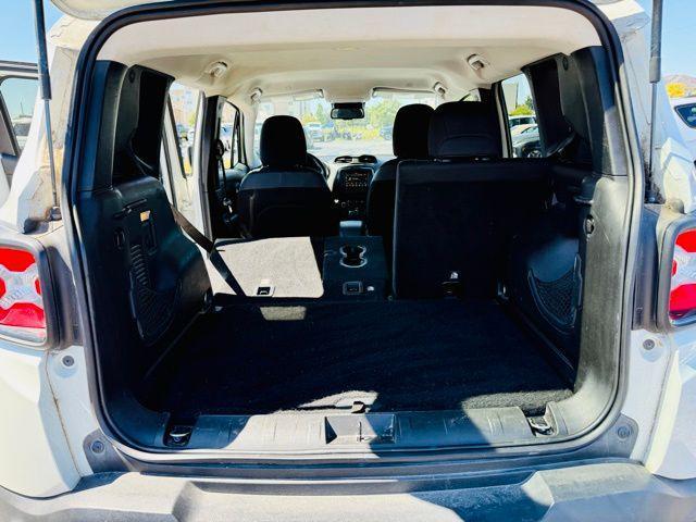 Photo of 2018 Alpine White Jeep Renegade