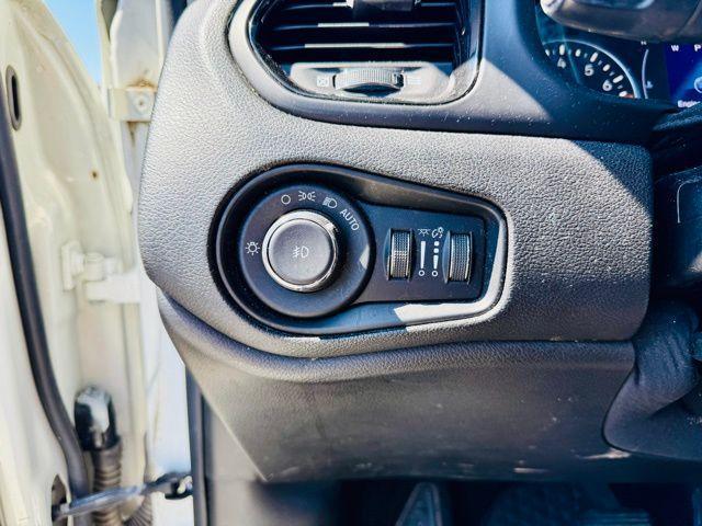 Photo of 2018 Alpine White Jeep Renegade