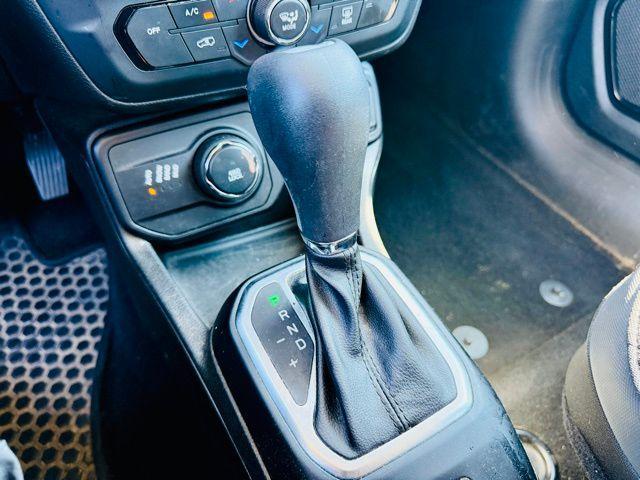 Photo of 2018 Alpine White Jeep Renegade