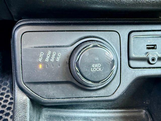 Photo of 2018 Alpine White Jeep Renegade