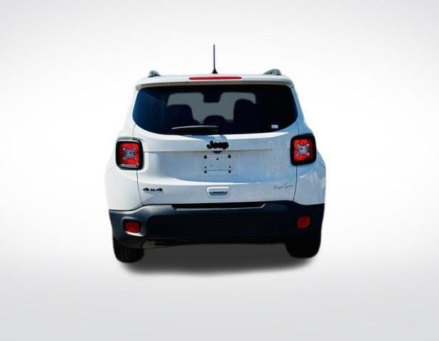 Photo of 2018 Alpine White Jeep Renegade