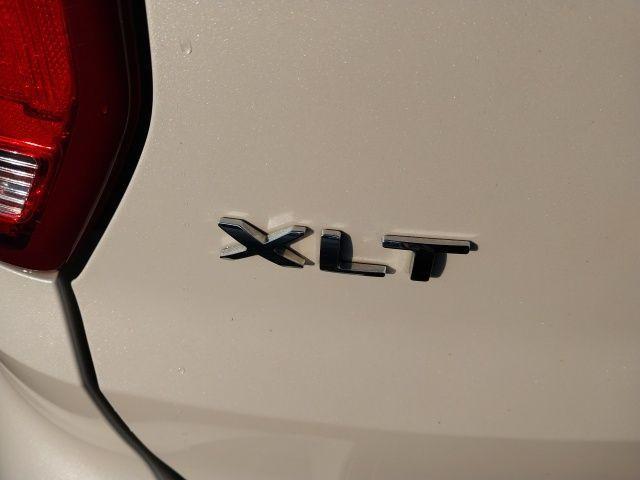 Photo of 2019 White Platinum Ford Explorer