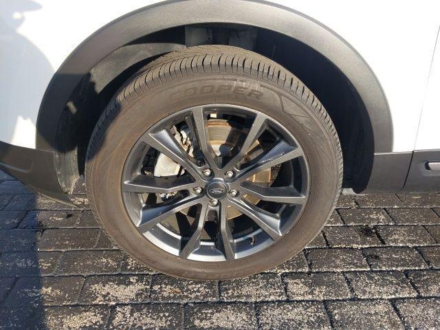 Photo of 2019 White Platinum Ford Explorer