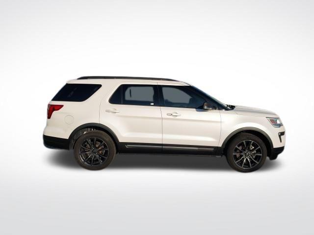 Photo of 2019 White Platinum Ford Explorer