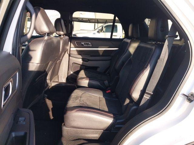 Photo of 2019 White Platinum Ford Explorer