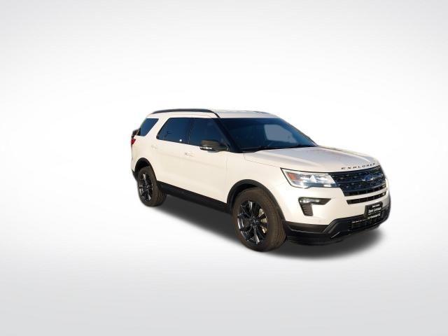 Photo of 2019 White Platinum Ford Explorer