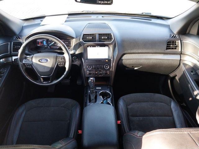 Photo of 2019 White Platinum Ford Explorer