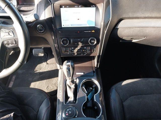 Photo of 2019 White Platinum Ford Explorer
