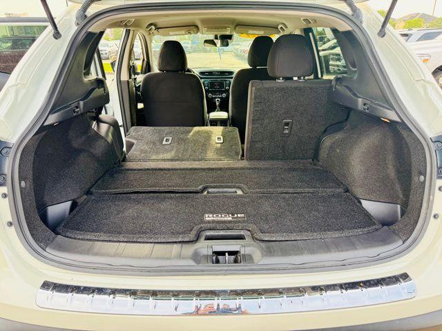 Photo of 2021 White Nissan Rogue Sport