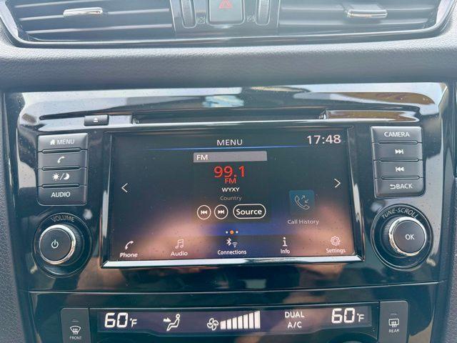 Photo of 2021 White Nissan Rogue Sport