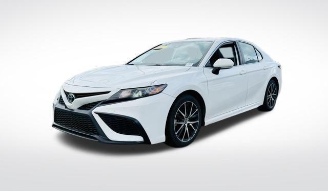 Photo of 2022 White Toyota Camry