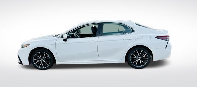 Photo of 2022 White Toyota Camry