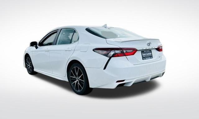 Photo of 2022 White Toyota Camry