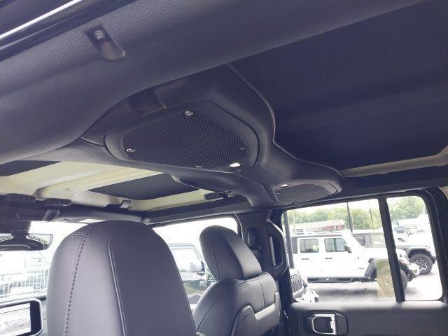 Photo of 2025 Black Clearcoat Jeep Wrangler