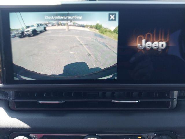 Photo of 2025 Granite Crystal Clearcoat Metallic Jeep Wrangler