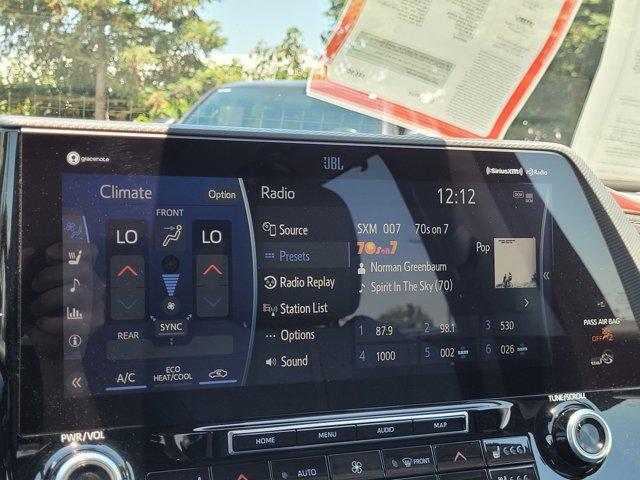 Photo of 2022 Wind Chill Pearl Toyota Highlander