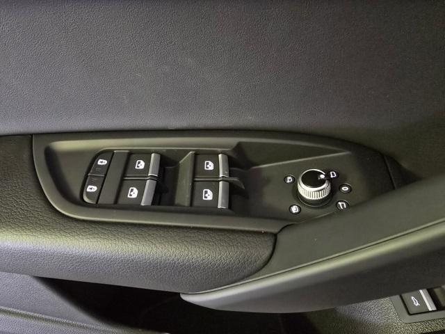 Photo of 2025 Glacier White Metallic Audi Q5