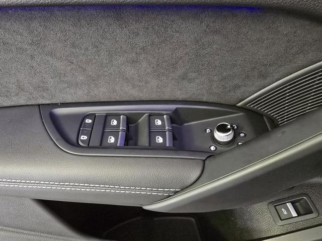 Photo of 2024 Glacier White Metallic Audi SQ5