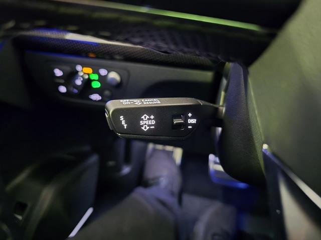 Photo of 2024 Glacier White Metallic Audi SQ5