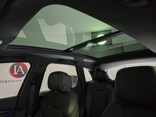 Photo of 2024 Glacier White Metallic Audi SQ5