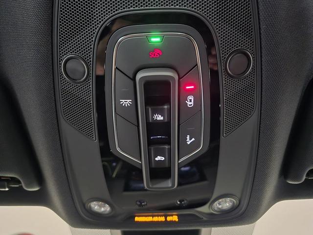Photo of 2024 Glacier White Metallic Audi SQ5