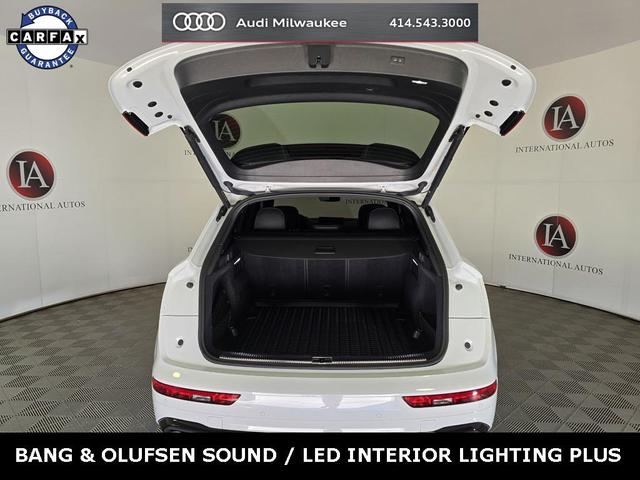 Photo of 2024 Glacier White Metallic Audi SQ5