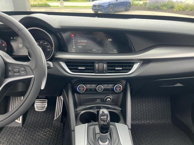 Photo of 2018 Vesuvio Gray Metallic Alfa Romeo Stelvio