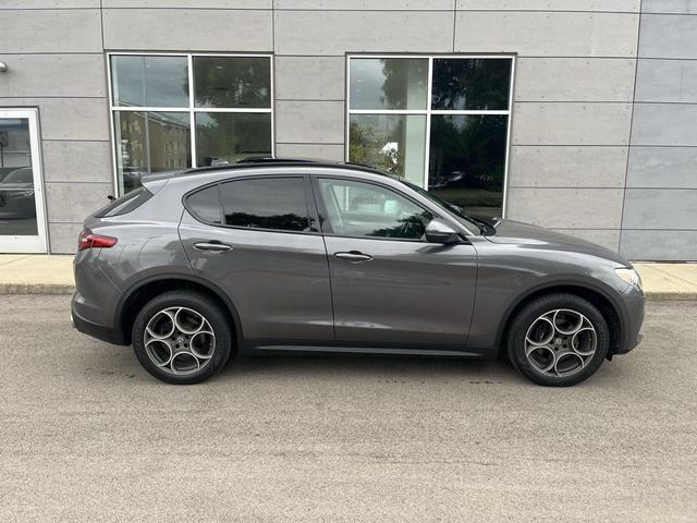 Photo of 2018 Vesuvio Gray Metallic Alfa Romeo Stelvio