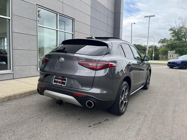 Photo of 2018 Vesuvio Gray Metallic Alfa Romeo Stelvio