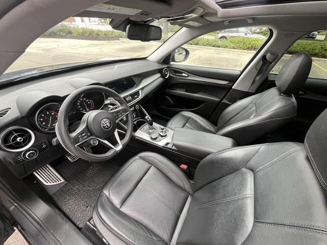 Photo of 2018 Vesuvio Gray Metallic Alfa Romeo Stelvio
