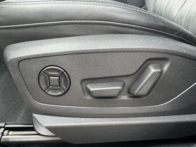 Photo of 2023 Navarra Blue Metallic Audi e-tron Sportback