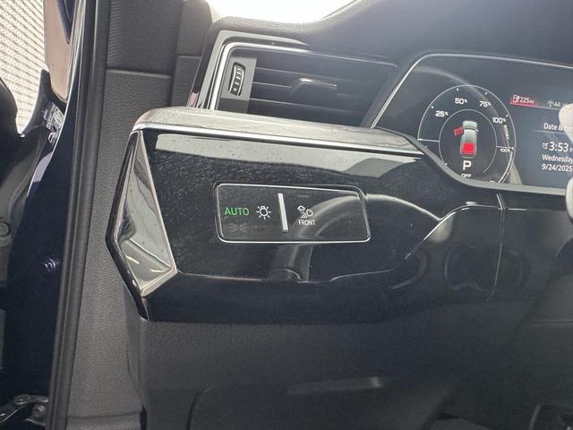 Photo of 2023 Navarra Blue Metallic Audi e-tron Sportback