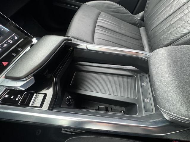 Photo of 2023 Navarra Blue Metallic Audi e-tron Sportback