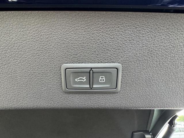 Photo of 2023 Navarra Blue Metallic Audi e-tron Sportback