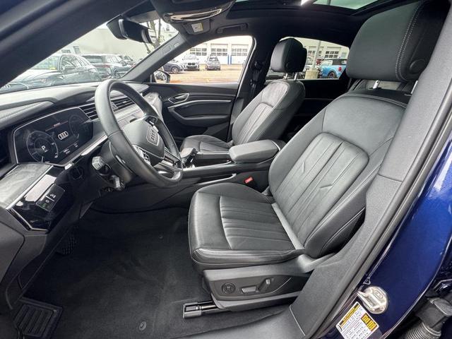 Photo of 2023 Navarra Blue Metallic Audi e-tron Sportback