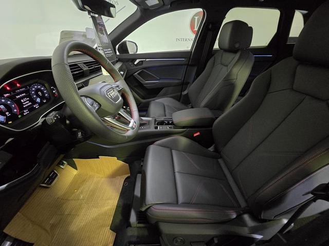 Photo of 2025 Gray Audi Q3